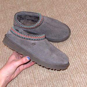 Womens 7 Ugg Slippers